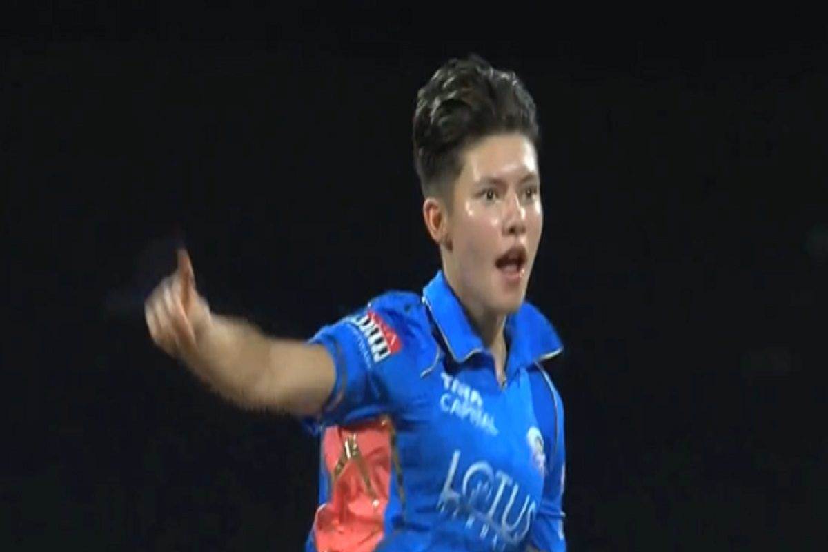 WPL 2023 के फाइनल में मुंबई इंडियंस, 20 साल की गेंदबाज ने ली हैट्रिक, दिल्ली कैपिटल्स से होगी खिताबी टक्कर