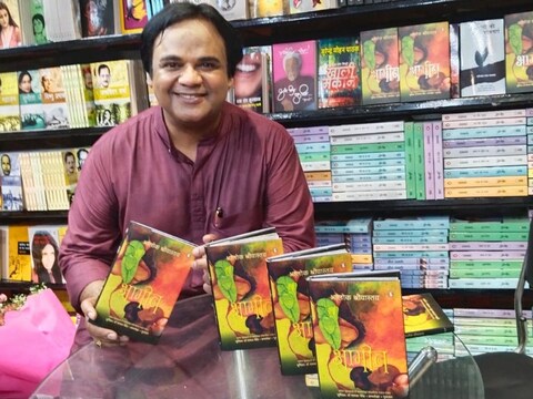 आलोक श्रीवास्तव का गजल संग्रह 'आमीन' नए कलेवर में पेंगुइन बुक्स से प्रकाशित हुआ है.