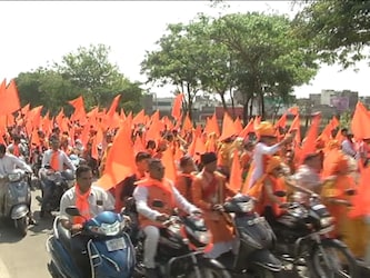  यात्रा के संयोजक और बीजेपी पिछड़ा वर्ग मोर्चा के प्रदेश उपाध्यक्ष नानूराम कुमावत ने कहा कि इस यात्रा का मकसद सभी मत, धर्म, संप्रदाय के लोगों को जोड़ना है. इस यात्रा में सभी धर्मों के धर्म गुरू शामिल हुए. खासतौर से मुस्लिम समाज के लोगों ने बढ़ चढ़कर इस यात्रा का स्वागत किया. ये बदलते भारत का संदेश है. प्रधानमंत्री नरेंद्र मोदी की भी यही मंशा है कि सभी मिल जुलकर रहें और देश के विकास में अपना सहयोग दें.