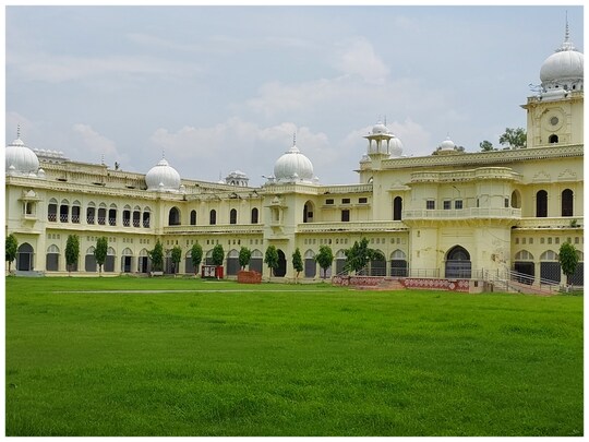 Lucknow University: लखनऊ विश्वविद्यालय में यूजी में प्रवेश की प्रक्रिया शुरू हो गई है. 

