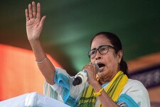 पंचायत चुनाव से पहले सिंगुर पहुंचीं CM ममता, 12 हजार किमी सड़क बनाने का वादा