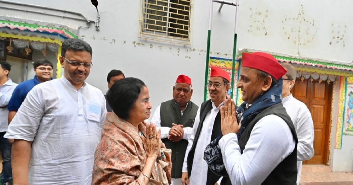 Mamta Banerjee and Akhilesh Yadav agree on new front, both will maintain equal distance from Congress