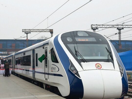 Bhopal News: भोपाल से नई दिल्ली के बीच वंदे भारत एक्सप्रेस जल्द दौड़ेगी. इसका किराया शताब्दी से थोड़ा ज्यादा हो सकता है. (Photo-News18)