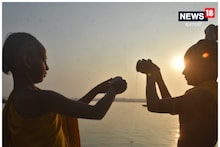 PHOTOS: डमरू की ध्वनि से नव वर्ष का आगाज, काशी में सूर्य नमस्कार से शुरू हुई नई सुबह