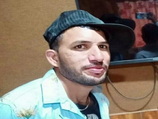 गांव सोंधापुर का रहने वाला 30 साल का प्रदीप कुमार पुराना औद्योगिक क्षेत्र की एक फैक्ट्री में बीते करीब 15 साल से काम करता था. 