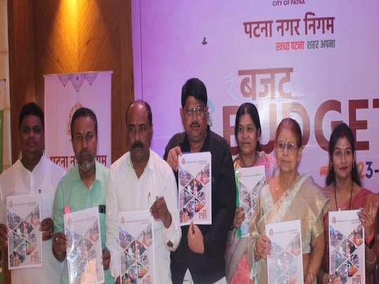पटना नगर निगम ने शनिवार को वित्तीय वर्ष 2023 -- 2024 के लिए 2432 करोड़ रुपये का बजट पेश किया. 