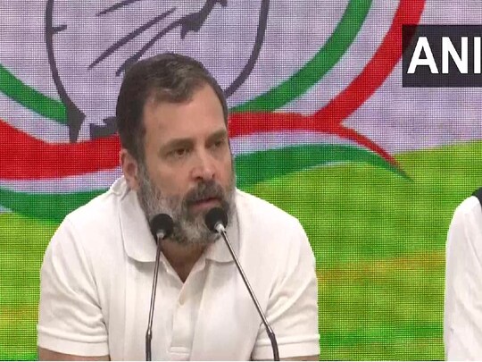 कांग्रेस नेता राहुल गांधी ने लोकसभा सदस्यता से अयोग्य ठहराए जाने के बाद पहली प्रेस कॉन्फ्रेंस की.