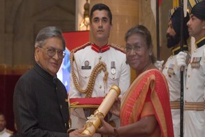 Padma Awards 2023: कुमार मंगलम बिड़ला, एसएम कृष्णा समेत कई हस्तियों को राष्ट्रपति ने दिए पद्म पुरस्कार, देखें PHOTOS