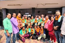 Saharsa News: राज्य स्तर पर सिल्वर मेडल जीतकर लौटीं बेटियां, स्टेशन पर इस तरह स्वागत