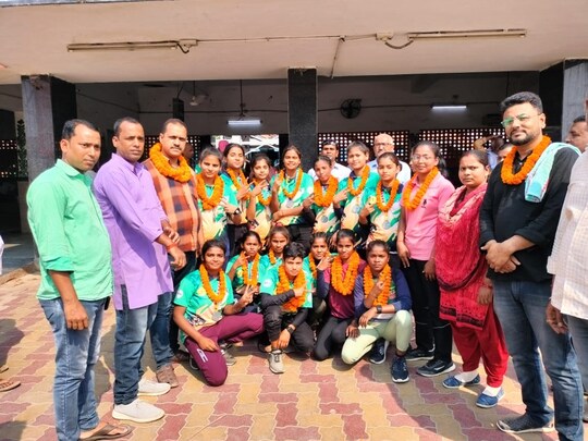 सहरसा स्टेशन पर कबड्‌डी खिलाड़ियों का स्वागत. 