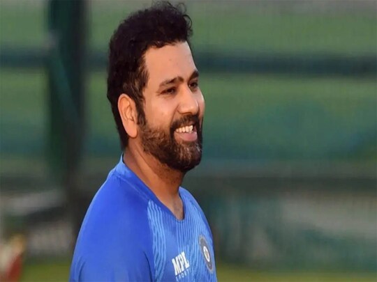रोहित शर्मा ने आईपीएल में अपनी गेंदबाजी से मचा चुके हैं तबाही. (PTI)