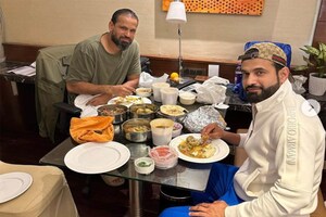 पठान ब्रदर्स ने कुछ इस अंदाज में मनाया रमजान का पहला दिन, खाते दिखे लजीज पकवान, शेयर की खूबसूरत तस्वीर