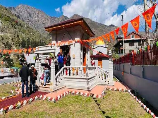 केंद्रीय गृह मंत्री अमित शाह ने 22 मार्च, 2023 को जम्मू-कश्मीर के कुपवाड़ा जिले के तीतवाल में नियंत्रण रेखा के नजदीक शारदा देवी मंदिर का वर्चुअली उद्घाटन किया. (PIB Photo)