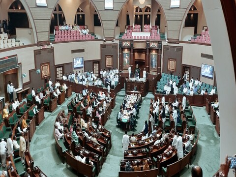 MP Assembly News Today. एमपी विधानसभा में दिन भर महू कांड पर हंगामा होता रहा.