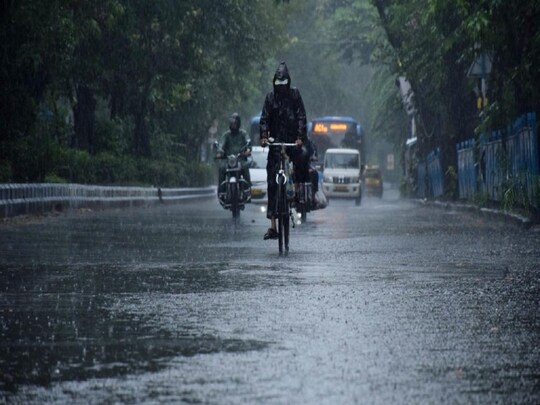 दिल्ली-यूपी में आज आसमान में बादल छाए रहेंगे. (प्रतीकात्मक फोटो)