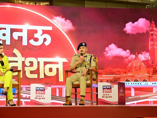 UP के DGP देवेंद्र सिंह चौहान ने कहा कि पुलिस की गाड़ियां नहीं केवल अपराधी पलटता है. (PHOTO:News18)