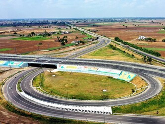  NHAI के अनुसार एक्‍सेस कंट्रोल रोड की कुल लंबाई 313 किलोमीटर है. यह ग्रीनफील्‍ड कॉरिडोर 6 लेन का है. निर्माण कार्य पूरा होने के बाद इस कॉरिडोर पर वाहनें फर्राटा भर सकेंगी. हाई-स्‍पीड की वजह से वाहनें अपेक्षाकृत कम समय में गंतव्‍य तक पहुंच सकेंगी. इससे धन और समय दोनों की बचत होगी. (NHAI के फेसबुक अकाउंट से साभार)