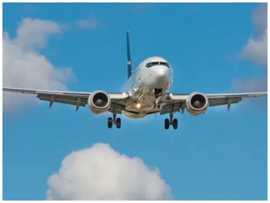 Lucknow airport: गर्मियों की छुट्टियों को देखते हुए लखनऊ एयरपोर्ट से उड़ानों की संख्‍या में इजाफा हुआ है. 