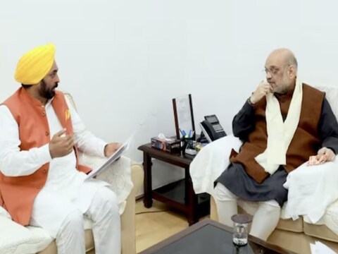 ले ही केंद्र सरकार और आम आदमी पार्टी के नेतृत्व वाली पंजाब सरकार के बीच राजनीतिक खींचतान हो लेकिन इस बात पर आम सहमति थी कि खालिस्तान समर्थक भावनाएं चारों ओर नहीं फैलनी चाहिए (Image: Punjab CMO/ANI Twitter)
