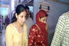 'मुन्नी' की वजह से बदनाम हुई पुलिस, 5 हजार रुपये रिश्वत लेते महिला सब इंस्पेक्टर गिरफ़्तार