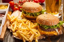 Fast food: ज्यादा फास्ट फूड का सेवन आपको कर सकता है बीमार, जानें एक्सपर्ट्स की सलाह