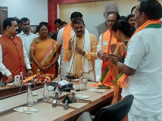 Bhopal News: राजगढ़ से कांग्रेस का चेहरा मोना सुस्तानी ने बीजेपी की सदस्यता ले ली. (Photo-News18)