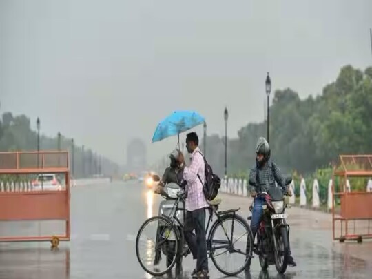 मौसम विभाग ने दिल्ली-NCR में बारिश के लिए ऑरेंज अलर्ट जारी किया है, साथ ही कुछ जगहों पर ओले पड़ने की भी संभावना जताई है. (फाइल फोटो PTI)