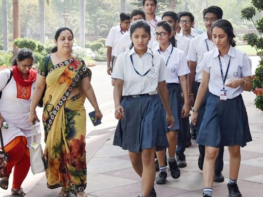
EWS इडब्लूएस कोटे में एडमिशन न देने वाले स्कूलों पर कार्रवाई होगी. 