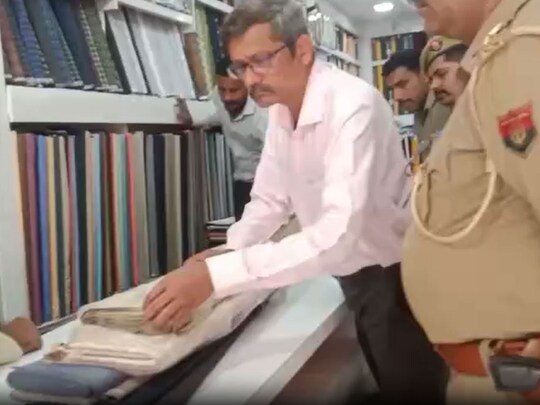 Shahjahanpur News: यूपी के शाहजहांपुर में बिक रहे डुप्लीकेट ब्रांडेड कपड़े 