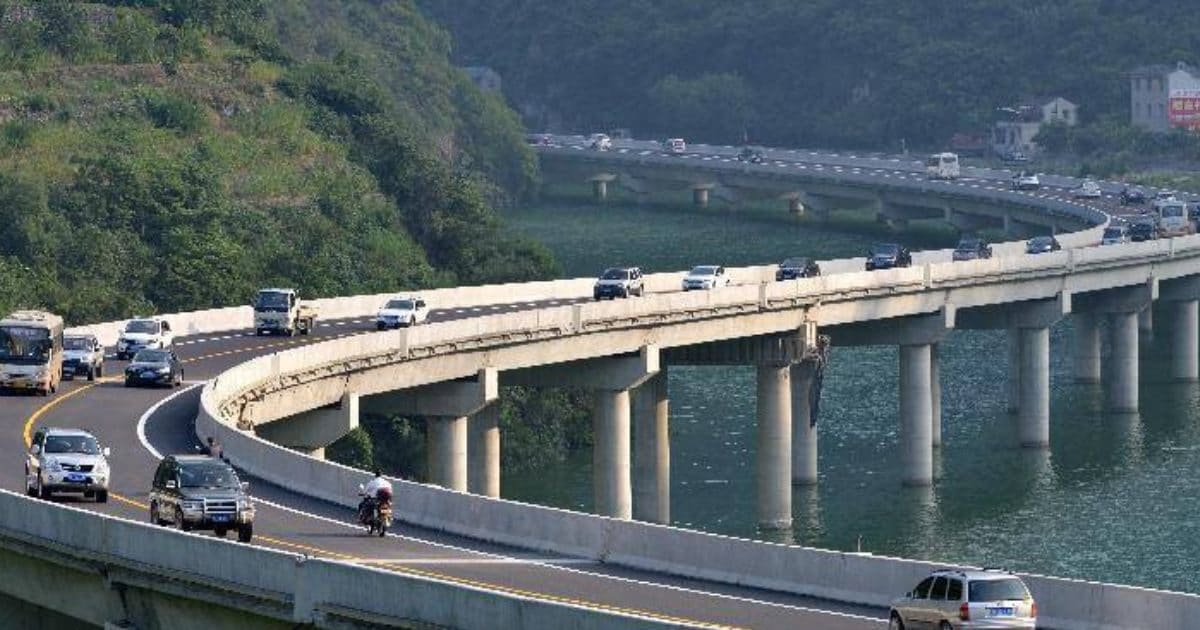 highway on river -