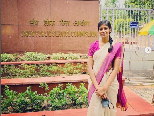 
UPSC Story : आईएएस सोनाली वर्मा मूल रूप से झारखंड की हैं. 
