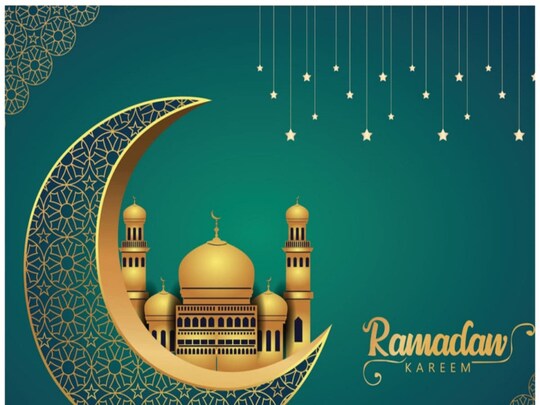 रमजान माह की शुरुआत हो चुका है. इस माह को मुस्लिम समुदाय के लोग महत्वपूर्ण मानते है.रोजेदार पूरे दिन बिना भोजन और बिना पानी पिए रोजा रखते है. शरीर मे पानी की कमी न हो इसके लिए मौसम के अनुसार रोजेदार कुछ बातों का ध्यान रखें तो डिहाईड्रेशन जैसी समस्या से बचाव कर सकते है और अपनी सेहत का भी ख्याल रख सकते है .