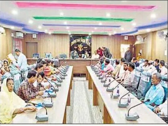 वित्तीय वर्ष 2023-24 के लिए नरकटियागंज नगर परिषद ने 125 करोड़ का बजट पास किया है. यह राशि नगर के विकास पर खर्च होनी है. समझने वाली बात यह है कि पिछले साल की तुलना में इस साल 16 करोड़ 44 लाख रुपये अधिक का बजट पारित किया गया है.पिछले वर्ष नगर परिषद ने 108 करोड़ 66 लाख रुपये का बजट पास किया था.
