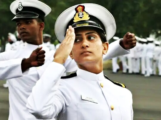 
Indian Navy : 12वीं पास करके नौसेना में में ऑफिसर बना जा सकता है. 