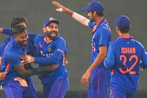 बीच मैच में बदला भारत का विकेटकीपर, ईशान किशन को रोहित शर्मा ने दी जिम्मेदारी, केएल राहुल बाहर!