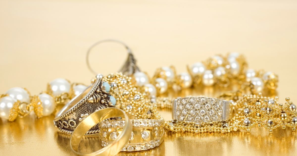 Want to clean jewelry at home? Take help of easy cleaning hacks