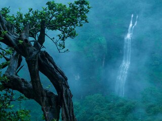 नासिक की सैर के दौरान आप लोनावाला और खंडाला का रुख कर सकते हैं-Image-Canva 