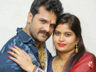 खेसारी पिता का हाथ बटाने के लिए घर के काम कर लिया करते थे. लेकिन, धन अर्जित करने का कोई साधन नहीं था. ऐसे में जब 20 साल की उम्र में उनकी शादी तय हुई तो उनके पास सेहरा खरीदने तक का पैसा नहीं था. 11 जून, 2006 को एक्टर की शादी हुई थी.