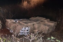 पाकुड़ में 10 लाख लाख रुपये की अवैध शराब ज़ब्त, बोतल पर अरूणाचल प्रदेश का नाम लेखन कर बेचने की तैयारी थी