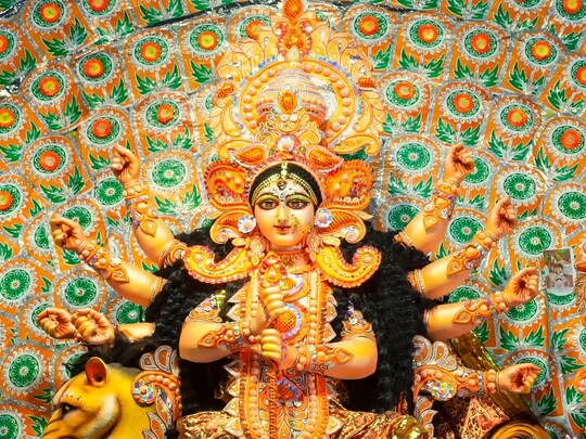 मां दुर्गा के श्रृंगार के लिए ज़रूरी चीजें. Image-canva