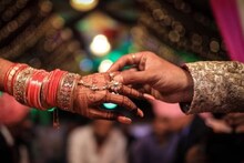 जाम छलकाने के चक्कर में भूला शादी की डेट!  अगले दिन दोस्तों के साथ मैसेज करें लड़की के घर, फिर जो हुआ वो...