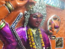 नवरात्रिः मां दुर्गा का अनोखा मंदिर, जहां माता को पान खिलाने आते हैं भक्त