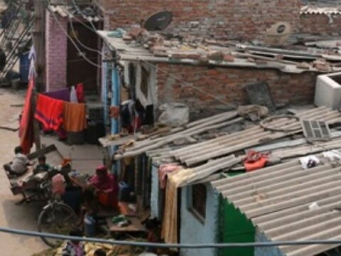 Noida Slums: ध्वस्त होंगी अरबों की जमीन पर बनी झुग्गियां 