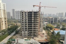 EXCLUSIVE- नोएडा अथॉरिटी की बड़ी कार्रवाई, 12 मंजिला टॉवर सील, बिल्डर पर 81 करोड़ बकाया