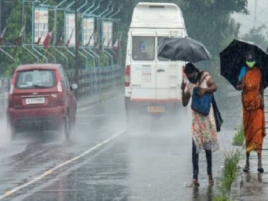 लखनऊ समेत यूपी के कई शहरों में बरसात से मौसम फिर ठंडा हुआ.