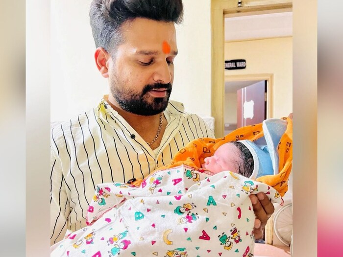 Ritesh pandey son cute photos and best bond with actor know bhojpuri ...