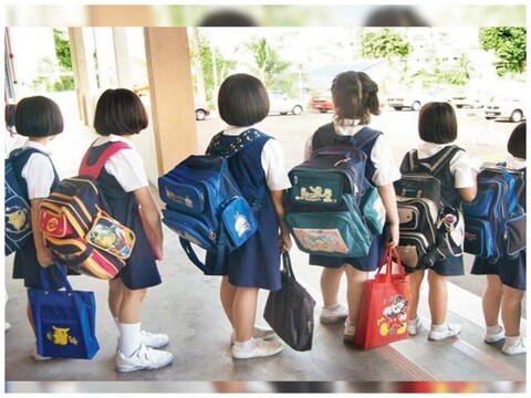 स्‍कूलों में नए शिक्षा सत्र के लिए किताबों की दुकानें लगना शुरू हो गई हैं.  
