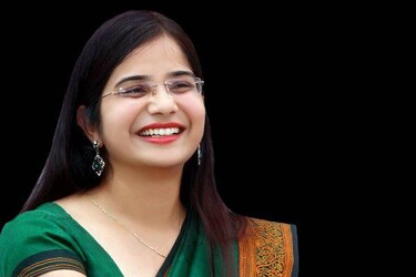 जब स्वाति के पिता उस अधिकारी से मिले तो वे बहुत खुश हो गए. उनके चेहरे की खुशी देखकर स्वाति ने अपने पिता से यूपीएससी के बारे में पूछा. तब ही उन्होंने फैसला किया, वे भी ऐसी ही अधिकारी बनेंगी, ताकि अपने पिता को हमेशा के लिए ऐसी खुशी का अहसास करा सकें. कड़ी मेहनत के बाद, स्वाति ने 2007 में आयोजित यूपीएससी परीक्षा में अखिल भारतीय रैंक 260 हासिल की. वह उस बैच की सबसे कम उम्र की आईएएस थीं. इसके बाद उन्हें मध्य प्रदेश कैडर मिला.