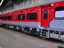 आखिर ट्रेन के टायलेट की टंकी में कितना पानी होता है, जो पड़ जाता है कम