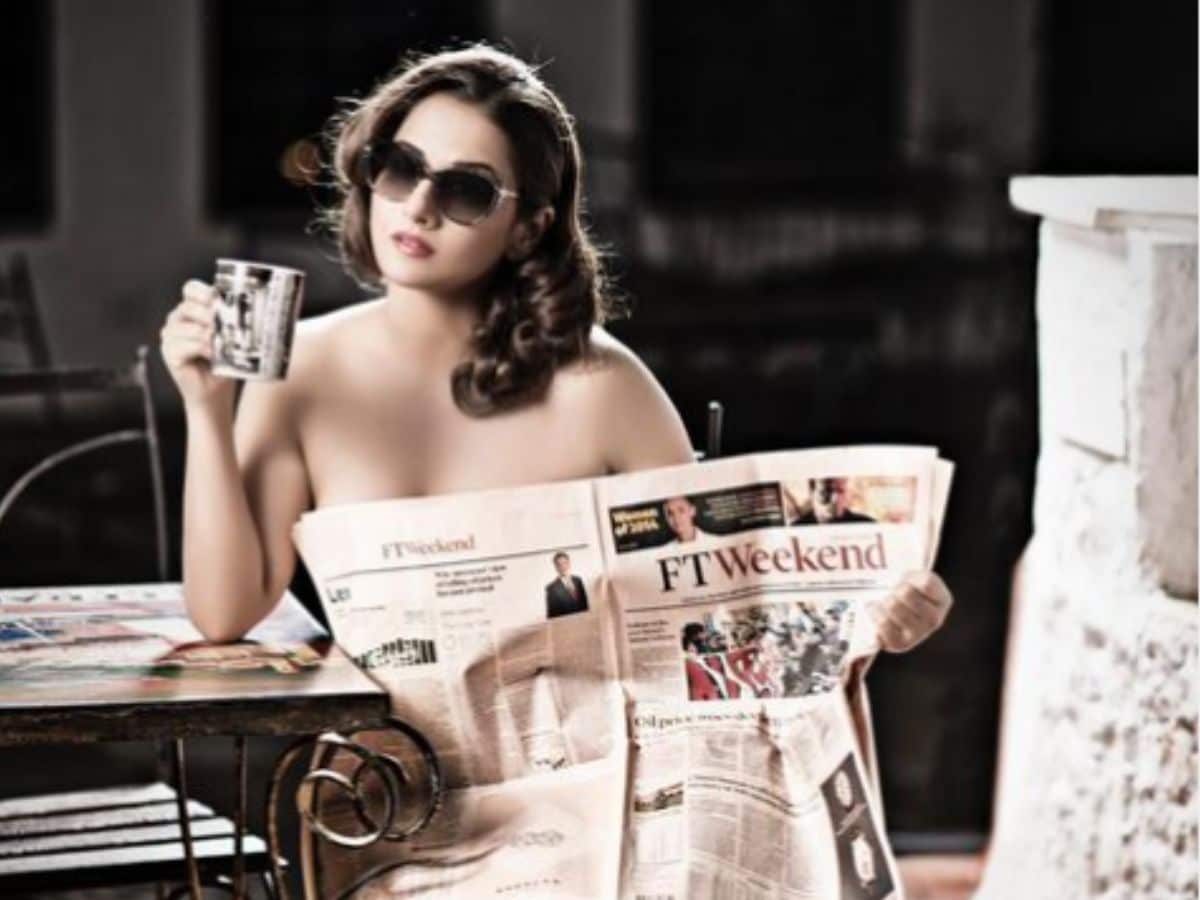 टॉपलेस हुईं एक्ट्रेस विद्या बालन, न्यूज पेपर लपेटकर दिया पोज, देखें तस्वीरें-Topless actress Vidya Balan poses wrapped in news paper, see photos
